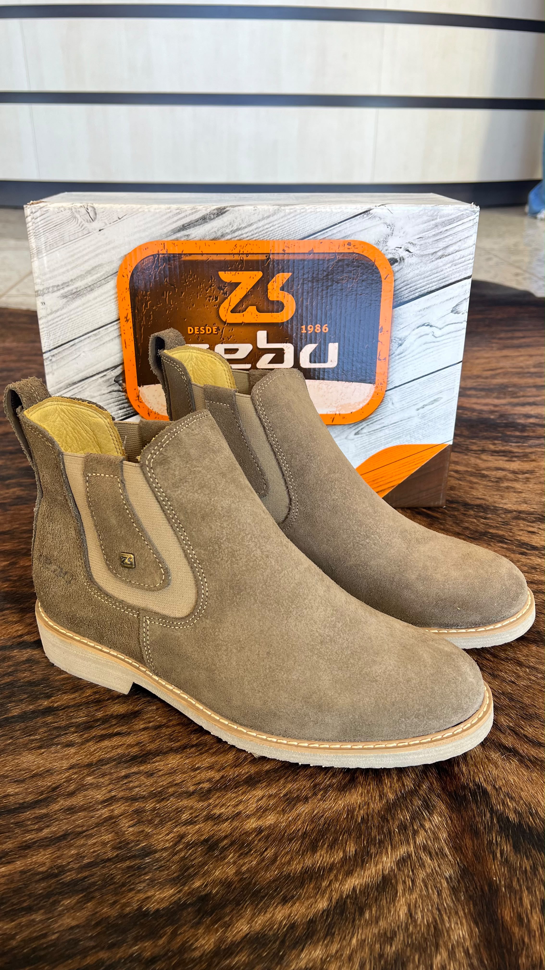 Botina Zebu Chelsea em Couro