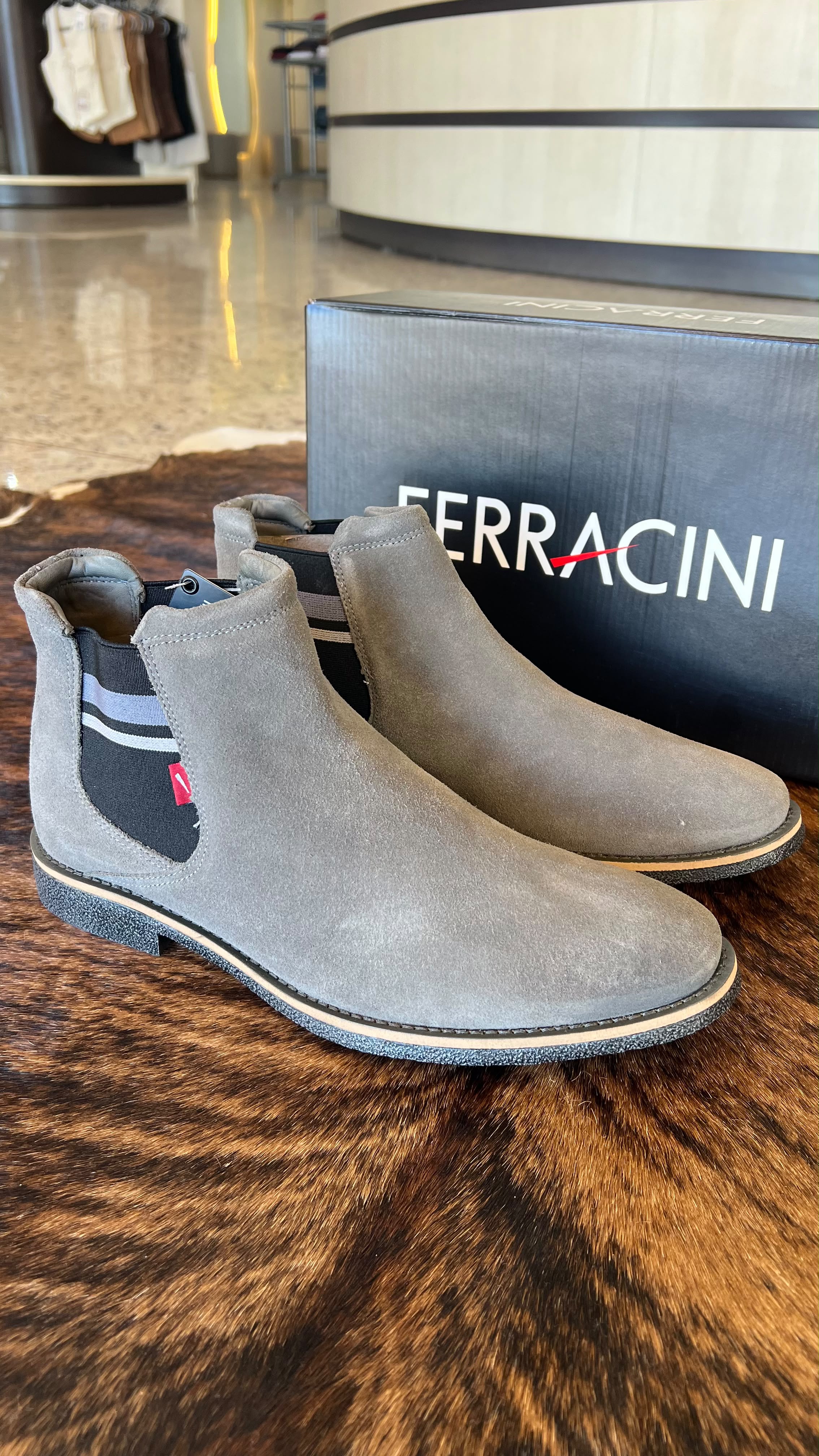 Botina Ferracini em Camurça Cinza